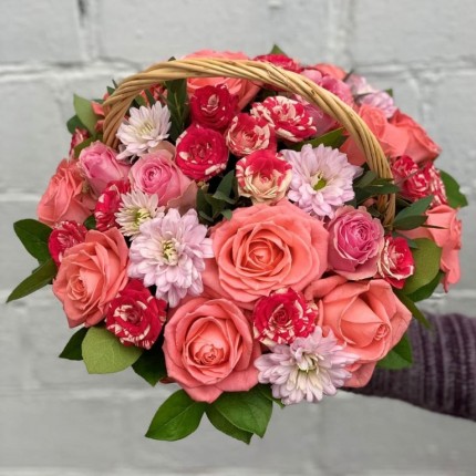Корзина цветов "С любовью" - купить с доставкой в по Азову